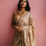 Mrunal Thakur Instagram - Splash of Indian finery for @khushmag's latest issue! ❤‍🔥 Wearing @rimpleandharpreet —— Editor-in-chief: @sonia_ullah Photography: @vanshvirmani Creative Director: @mannisahota_ Fashion Editor: @vikas_r Jr. Fashion Editor: @tanishqmalhotraa Jewellery: @the_izzari Makeup: @missblender Hair: @pushkinbhasin Videography: @studiothirty6_films Styling Assistant: @thestylethesaurus_ Location: @rajasthalijaipur #KhushWedding #Khushmagazine #MrunalThakur