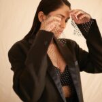 Mrunal Thakur Instagram - Shimmer and s̶h̶i̶n̶e̶ blaze 🖤