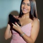 Mrunal Thakur Instagram - Sugar, spice and everything nice...that’s what @reneeofficial’s premium fragrance set is made of! Here’s a little secret, use code ‘MRUNAL10’ and get 10% off on www.reneecosmetics.in! 🤫 #Ad #ReneeCosmetics #LuxuryPerfume #LongLasting
