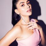 Mrunal Thakur Instagram - Barbie energy in this Oppenheimer world! 💝🌷💄