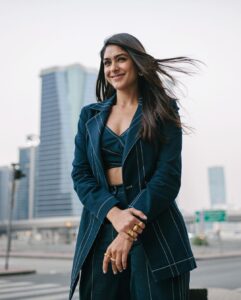 Mrunal Thakur Instagram - I don't want to say Du-bye. I'll be back soon Dubai.