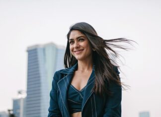 Mrunal Thakur Instagram - I don't want to say Du-bye. I'll be back soon Dubai.