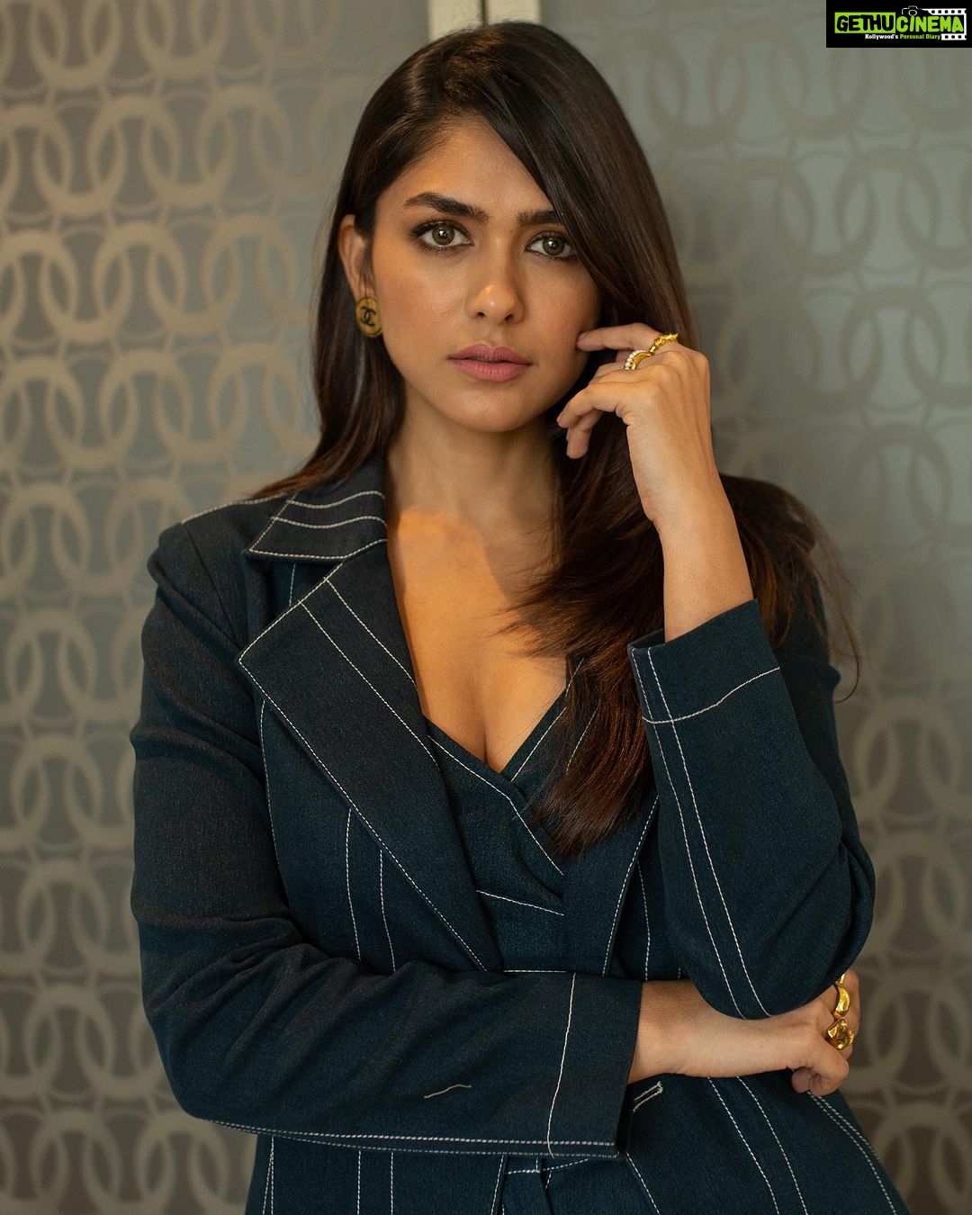 Mrunal Thakur Instagram - This is what I’d call a day well spent. Thank you @siimawards for inviting me to be a part of this event today. For me #SIIMA is a platform that has consistently encouraged and honoured so many talents over the years. A special shout out to Vishnu Vardhan garu and Brinda Prasad garu for spearheading this, year after year. @ranadaggubati as always, such a pleasure (and so much fun) sharing the stage with you. Looking forward to celebrating the true beauty of Indian cinema, beyond borders and languages at the @siimawards on Sept 15 & 16.