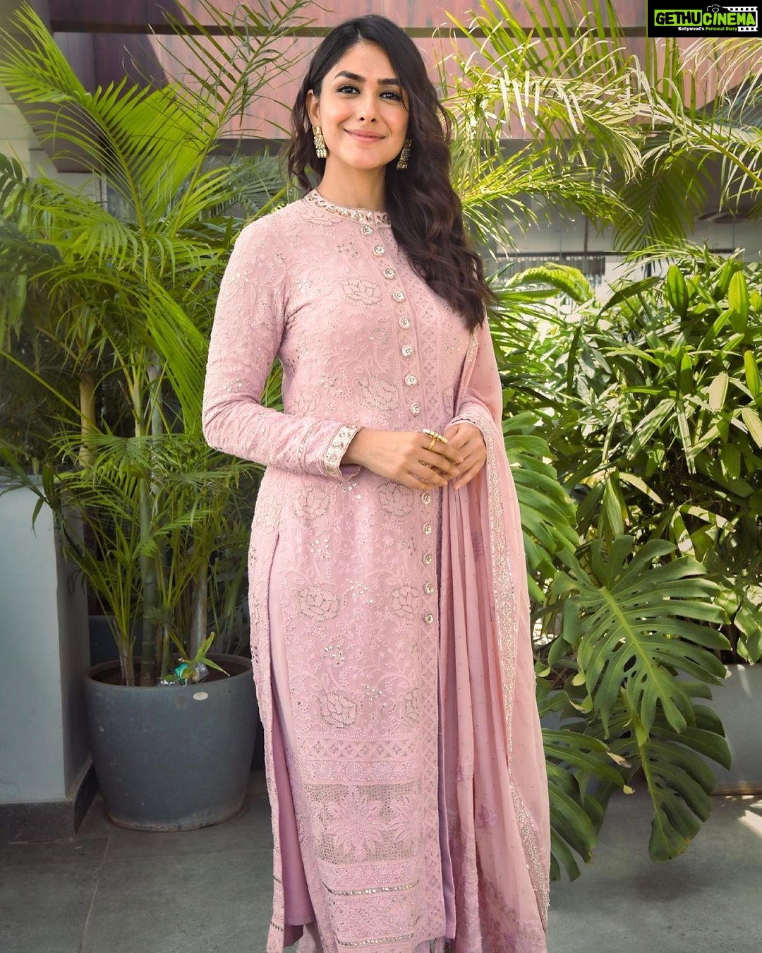 Mrunal Thakur Instagram - Sometimes you just gotta pink outside the box 🤪