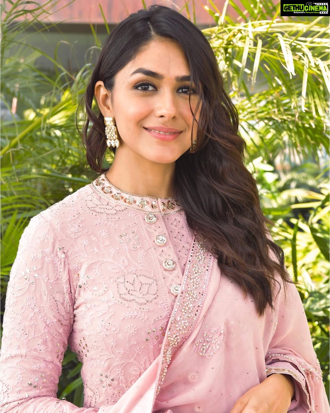 Mrunal Thakur Instagram - Sometimes you just gotta pink outside the box 🤪