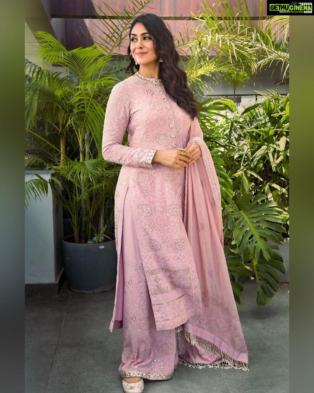 Mrunal Thakur Instagram - Sometimes you just gotta pink outside the box 🤪