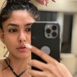Mrunal Thakur Instagram - E S S E N T I A L S 🧁🌷☕️☀️