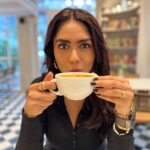 Mrunal Thakur Instagram - E S S E N T I A L S 🧁🌷☕️☀️