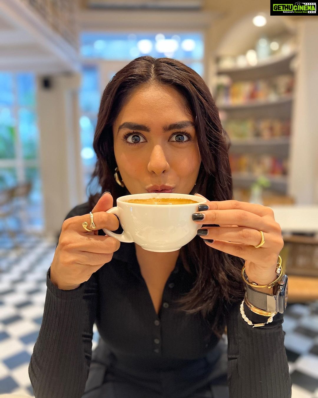 Mrunal Thakur Instagram - E S S E N T I A L S 🧁🌷☕️☀️