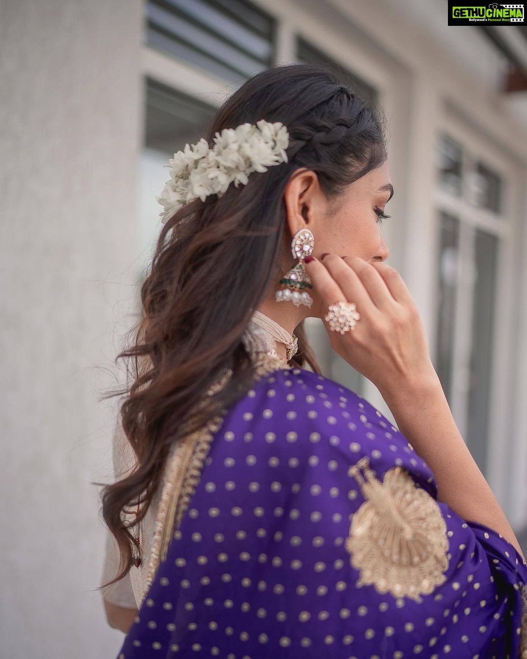 Mrunal Thakur - 1.9 Million Likes - Gajra after almost a year!