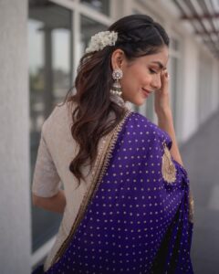 Mrunal Thakur Instagram - Gajra after almost a year!