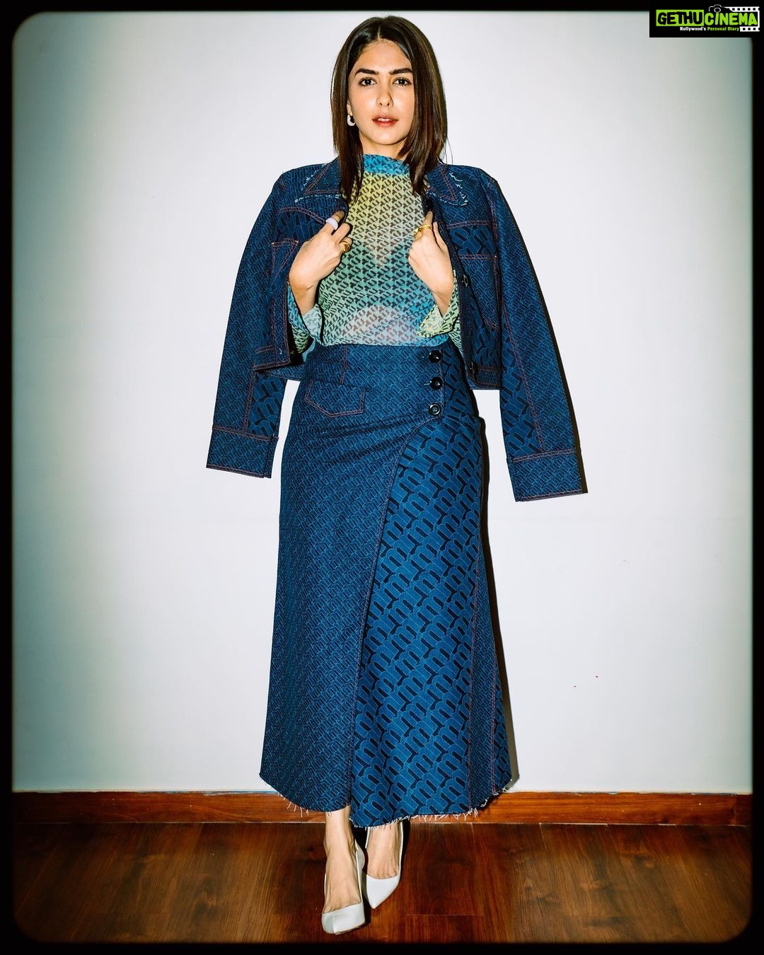 Mrunal Thakur Instagram - CAMERA CRUMBS đ¸ Outfit - @studiomoonray Earring - @iblamebeads @tas27 Rings - @e3kjewelry @shopanatina @ascend.rohank @misho_designs Footwear- @louboutinworld Styled by - @sheefajgilani Team - @astha_kothari @kashishsinhaaa Photographer - @gltch.in