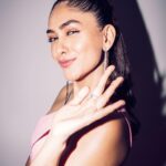 Mrunal Thakur Instagram - Barbie energy in this Oppenheimer world! 💝🌷💄