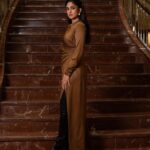 Mrunal Thakur Instagram - 🤎🤎🤎 Makeup - @missblender Hair - @deepalid10 Styled by- @sheefajgilani Assisted by- @sabrinawhite98 @nirikshapoojary_ @_praa___ @palakshahh18 @jhanvikhatwani_ @tooboldforyou Photographer - @shekhar_jay Photographer’s assistant - @shan_muga Outfit- Dress: @lolabysumanb Headband: @hm Accessories: @Pipabella Shoes: @aands_official