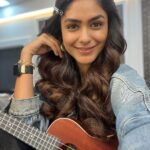 Mrunal Thakur Instagram - A U G U S T 🌻🌻🌻 All hail sunshine and more sunshine !🌞🐯🐝🌾💐🎷🎷