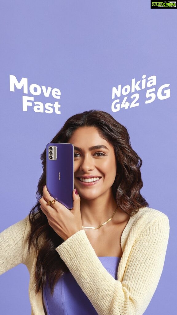 Mrunal Thakur Instagram - With the world getting faster everyday, you gotta keep up...and I’m all set to #MoveFast with my all new Nokia G42 5G Packed with a lighting fast 5G chip and a powerful camera, this beauty is the whole package! PS: It goes on sale from 15th on Amazon Specials for just ₹12,599 don’t miss out! #NokiaG42 #NokiaSmartphones #Nokia5G #ad