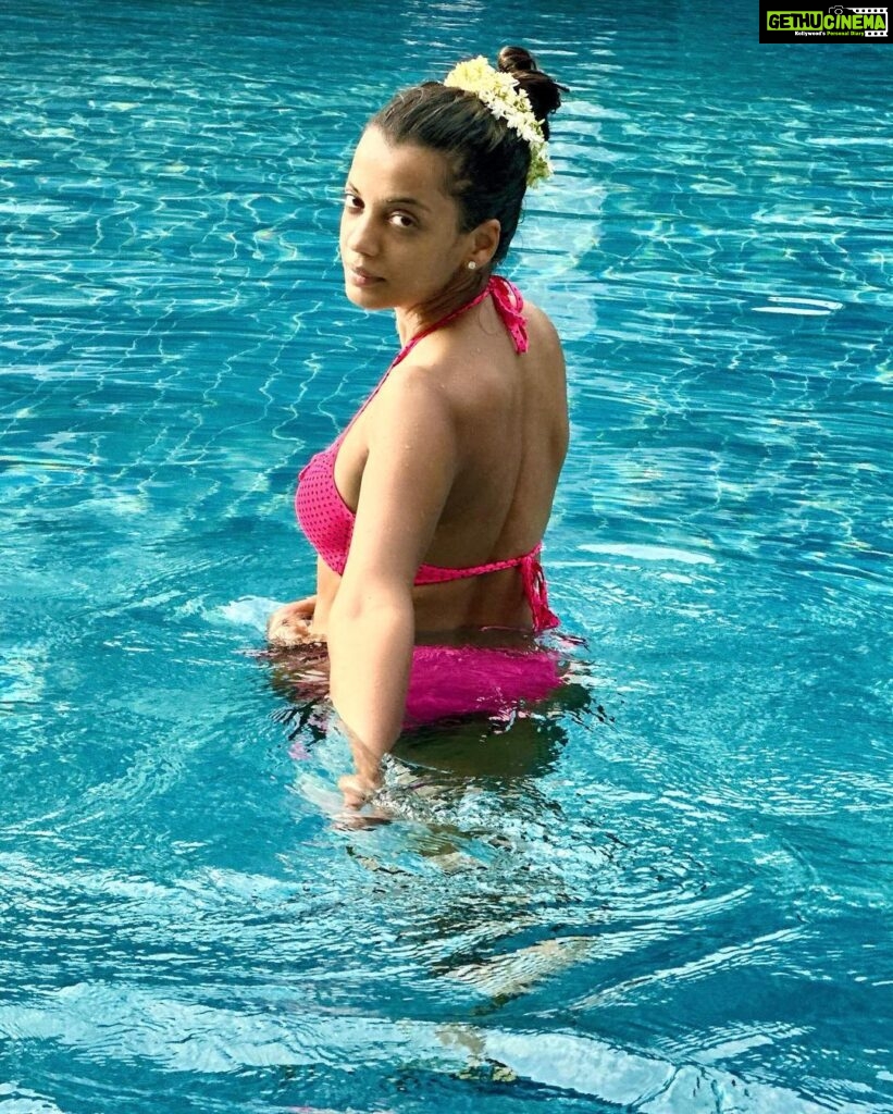 Mugdha Godse Instagram - Goa diaries… missing the sun this time… Always beautiful though… ❤🤗🌺 Photo credit to the fit n healthy, inspiration to many ❤ @rahuldevofficial #love #happiness #water #blue #mogra #jasmine Alila Diwa Goa