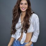 Mukti Mohan Instagram - Jus a thang of bewty.. through the lense of @nikhilshenoyphoto 😎 HMU : @saba_hair_makeupartist 🤓 Kapde : Apun ke Hain 😌 Studio : @muktimanch 🌷
