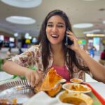 Mukti Mohan Instagram - Ek kachori, Do samosa, Iss Sansaar ka kya bharosa? 🤷🏻‍♀️ Inn sabse acha Mysore Saada Dosa 🤓
