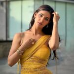 Mukti Mohan Instagram - A patch of sun on a cloudy day! 📸 @_shraddhabobade_ 💫 @premavshetty HMU @saba_hair_makeupartist Styled by- @isolatednee Styling assistant-@stylebypreksha Outfit-@arokaofficial Jewellery- @ethnicandaz Footwear - @oceedeeshoes