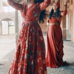 Mukti Mohan Instagram - It’s time to add your touch to our song “Waah Sajna” Create Reels doing this hook step ! And we’ll share the love! ❤️ Mukti’s Outfit : @samantchauhan Harshdeep’S Outfit : @sejalkamdardesigns #WaahSajna #Hookstep #sufidance #harshdeepkaur #muktimohan #sufisong