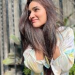 Mukti Mohan Instagram - Today’s mood sponsored by : हवा🌬️ and @dwyessh_hairwizard new haircut💇🏻‍♀️