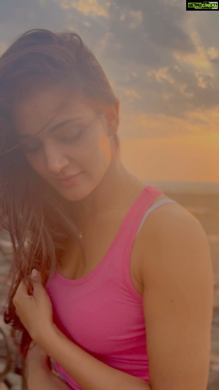 Mukti Mohan Instagram - Wind bathing before the rains 🌬️ 🌤️