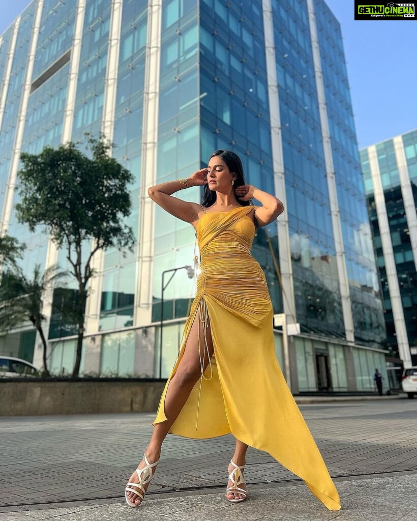 Mukti Mohan Instagram - A patch of sun on a cloudy day! 📸 @_shraddhabobade_ 💫 @premavshetty HMU @saba_hair_makeupartist Styled by- @isolatednee Styling assistant-@stylebypreksha Outfit-@arokaofficial Jewellery- @ethnicandaz Footwear - @oceedeeshoes