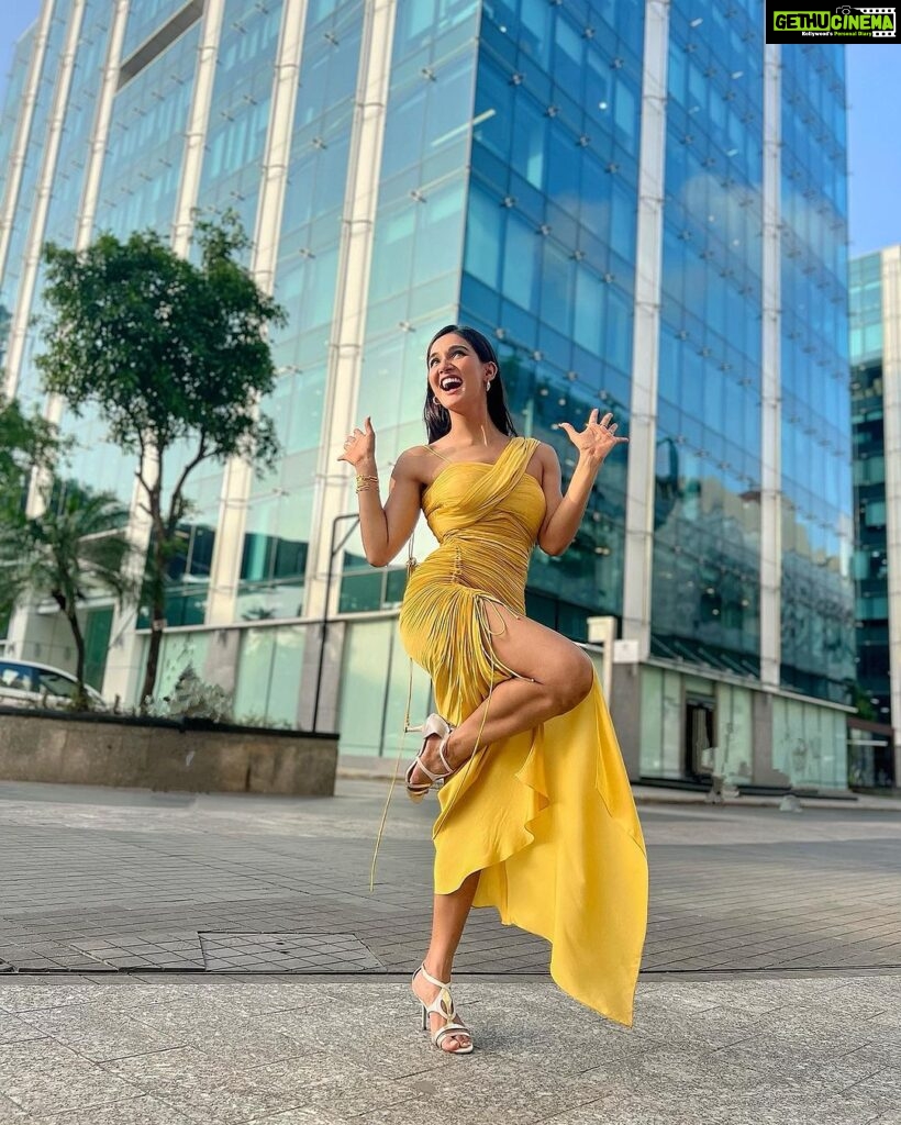 Mukti Mohan Instagram - A patch of sun on a cloudy day! 📸 @_shraddhabobade_ 💫 @premavshetty HMU @saba_hair_makeupartist Styled by- @isolatednee Styling assistant-@stylebypreksha Outfit-@arokaofficial Jewellery- @ethnicandaz Footwear - @oceedeeshoes