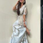Mukti Mohan Instagram - तेरे ज़िक्र से ही मैं खुश हूँ 🤍 👆 Lyrics are from which song ? HMU- @ritickasjalan Outfit - @sulakshanamonga Jewellery- @aquamarine_jewellery Shoes - @Oceedeeshoes Stylist - @dharagandhistylist Sisteragers - @premavshetty @_shraddhabobade_