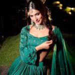 Mukti Mohan Instagram – mood : hum pe ye kisne hara rang daala 🦚 

Ab gaana complete aap comments mein kariye 🌝

Outfit – @ease_kv
Jewellery- @aquamarine_jewellery 
Stylist – @dharagandhistylist
Hair and make up – @saba_hair_makeupartist 
Photography – @_smfilms