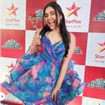 Muskan Bamne Instagram - Yayyy🥹😍.. this is precious❤️ Thank you so muchhhh @rajan.shahi.543 @starplus for giving me this .. can’t thank you enough for this amazing opportunity.. Thank you so much Papa @sudanshu_pandey for taking this on behalf of me ❤️😍 kaash main ruk jaati.. but im happyyyyy 🥹 This is for you Daddu.. I wish you were with me, aapke sapne ki taraf ek kadam aur 🥹 I miss you Daddu❤️ Would like to thank all my co-actors @rupaliganguly @arvindvaidya3 @iamadhikmehta @virajkpr @nishisaxenaa @nidz_20 @gauravkhannaofficial @asmi.deo @buu_zaak @ashleshasavant @rohitbakshi4 @madalsasharma @alpanabuch19 @aparamehta @tassnim_nerurkar @jaswirkaur @mehulnisar @laddu_ka_sher @ranarushad @ektasaraiyamehta @kedaraashish & @sagarparekh0111 thanks for being such an amazing brothers 🫢 Aur yeh hai mera parivaar ❤️ @shyam_bamne @gyanwatibamne @raj_bamne @himani_raj_bamne @bamne_rakesh_15 @shivdasmohabiya @armaanmohabiya @takshakmohabiya @bamnesimran @krishbamne @laddu_ka_sher Thank you @rajneesh_jaiswal sir , @graceacting for all your teachings Om Sai Ram 🙏 #chachukachuha