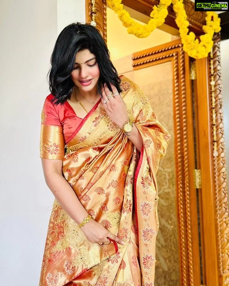 Naina Sarwar Instagram - Varamahalakshmi habbada shubhashayagalu ππ»π§Ώπ«Άπ»