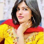 Naina Sarwar Instagram - Flaunting my favorite colour this Eid Eid-al-adha Mubarak 🤗💛 #terevaaste ❤️🥰