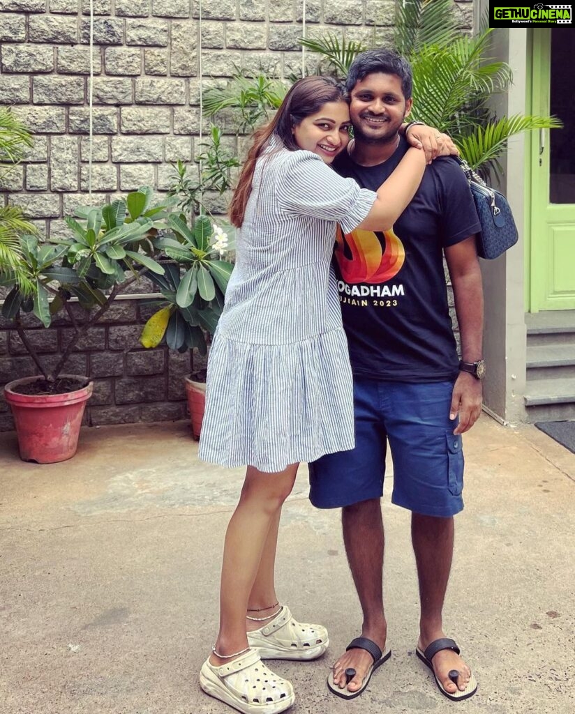 Nakshathra Nagesh Instagram - Forever my most favourite! Thank you for making me do all the right things and saving me from when I don’t too! Happy Raksha bandhan to my protector who’s been at the job since he was 5! Not a day goes by that I don’t feel so safe and happy to be your sister Anna! Love you ❤️🧿