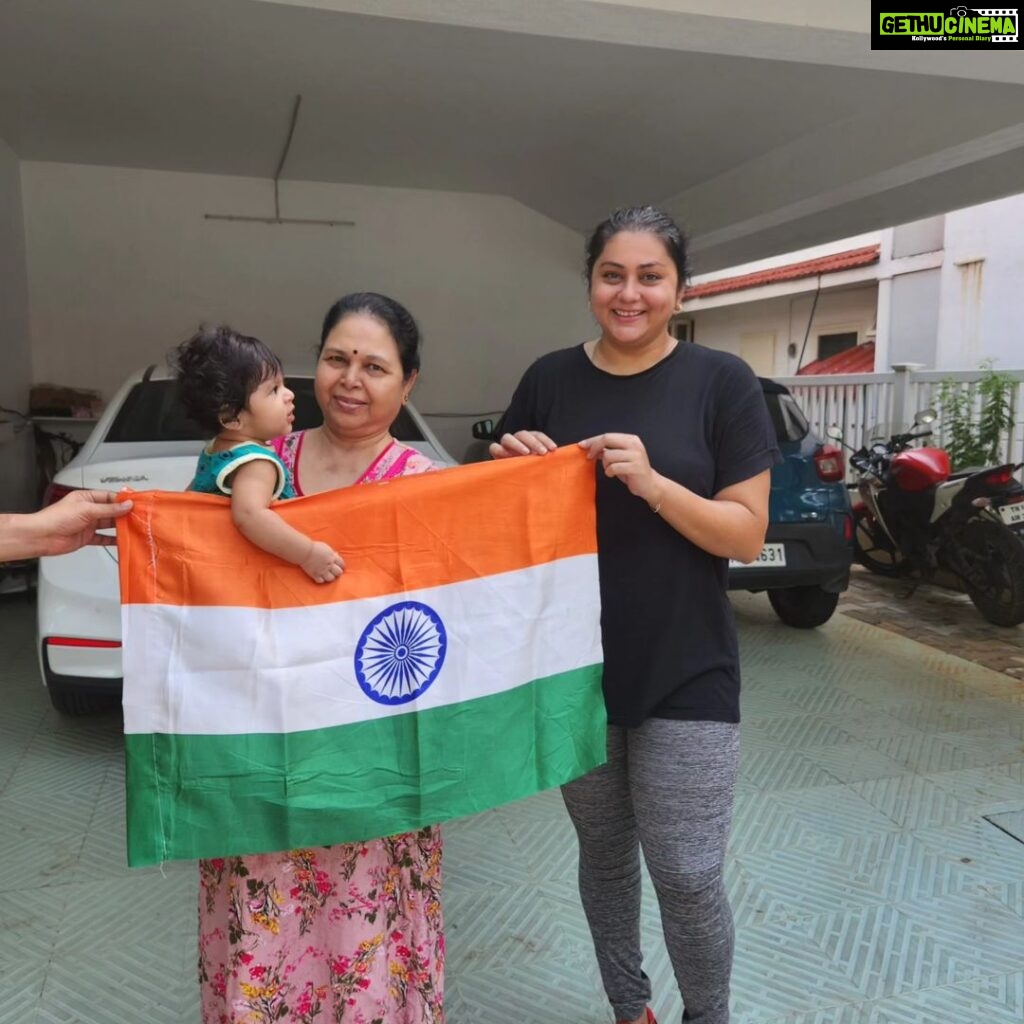 Namitha Instagram - Har Ghar Tiranga ! 🇮🇳 Happy 77th Independence Day to everyone. Started my day with distributing over 100 Indian flags! 🇮🇳 Jai Hind ! Vande Mataram 🇮🇳 @bjp4tamilnadu @bjp4india #happyindependenceday🇮🇳 #wolfguard #vandematram #harghartiranga🇮🇳