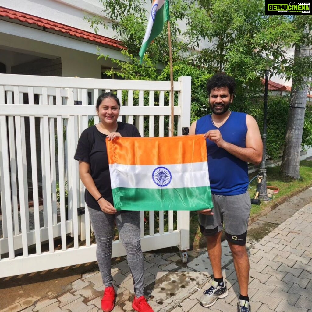 Namitha Instagram - Har Ghar Tiranga ! 🇮🇳 Happy 77th Independence Day to everyone. Started my day with distributing over 100 Indian flags! 🇮🇳 Jai Hind ! Vande Mataram 🇮🇳 @bjp4tamilnadu @bjp4india #happyindependenceday🇮🇳 #wolfguard #vandematram #harghartiranga🇮🇳