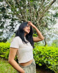 Namitha Pramod Instagram - Simple humble Onam ♥️🫶
Swipe right ☘️