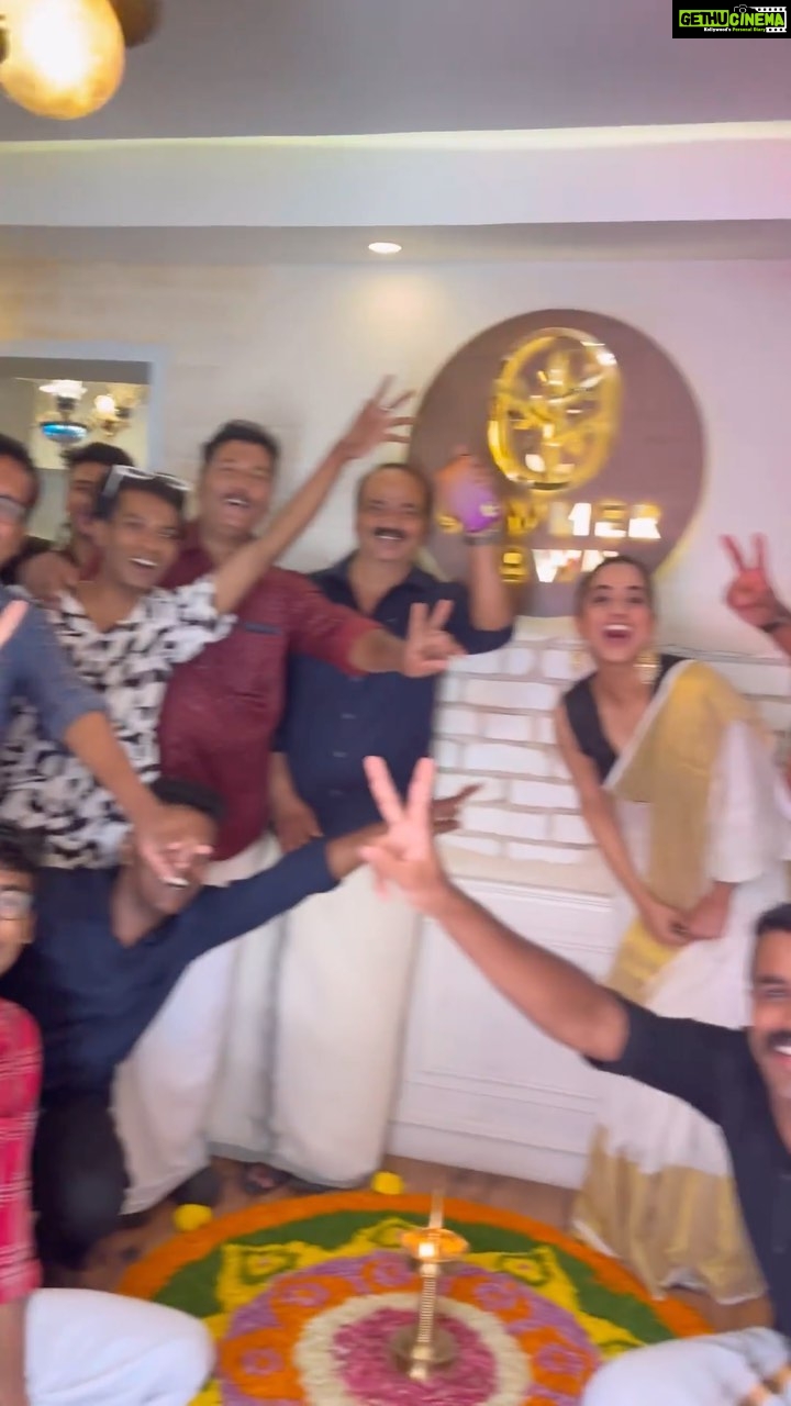 Namitha Pramod Instagram - Onam 2023 @summertownrestocafe ♥️🫶 Summer Town Resto Cafe