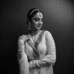 Namitha Pramod Instagram - Being a person who is nervous to perform on public, I rarely seized opportunities to dance and never to sing on stage. 😝 Some of my ensembles from this year's Amma show with @iamunnimukundan .I imagine that many of you have already seen the dance on television or may have missed it like I did.Looking forward to watching the video soon on YouTube.Swipe right to see my black and colour poses 🌞 Thank you Wearing : @prakrithi_by_ramya Styling: @rashmimuraleedharan MUH : @amal_ajithkumar Photography : @nithin_c_nandakumar Jewellery: @priya_anokhi_ Kisses Love , Nami ❣️
