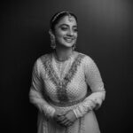 Namitha Pramod Instagram - Being a person who is nervous to perform on public, I rarely seized opportunities to dance and never to sing on stage. 😝 Some of my ensembles from this year's Amma show with @iamunnimukundan .I imagine that many of you have already seen the dance on television or may have missed it like I did.Looking forward to watching the video soon on YouTube.Swipe right to see my black and colour poses 🌞 Thank you Wearing : @prakrithi_by_ramya Styling: @rashmimuraleedharan MUH : @amal_ajithkumar Photography : @nithin_c_nandakumar Jewellery: @priya_anokhi_ Kisses Love , Nami ❣️