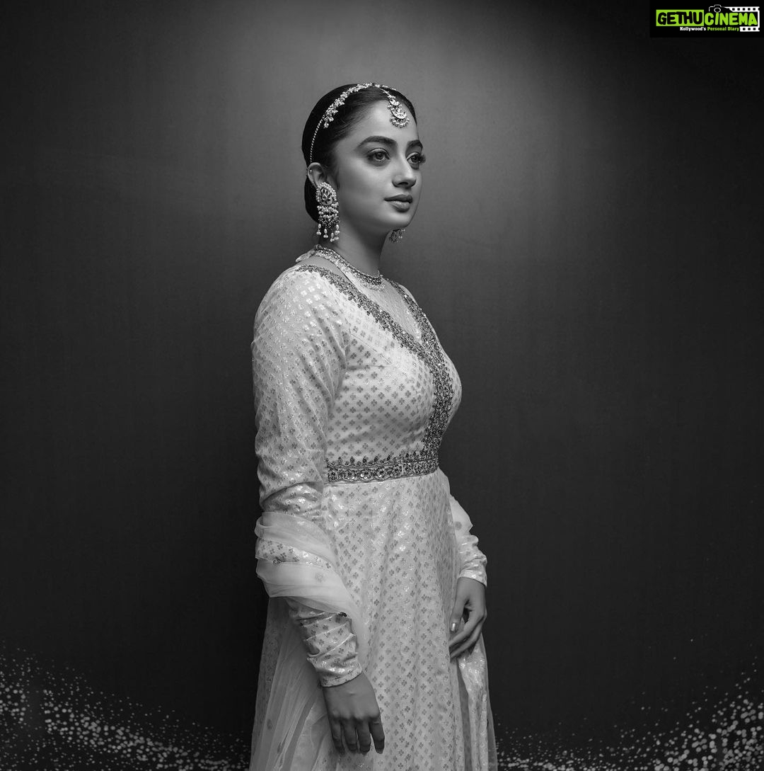 Namitha Pramod Instagram - Being a person who is nervous to perform on public, I rarely seized opportunities to dance and never to sing on stage. 😝 Some of my ensembles from this year's Amma show with @iamunnimukundan .I imagine that many of you have already seen the dance on television or may have missed it like I did.Looking forward to watching the video soon on YouTube.Swipe right to see my black and colour poses 🌞 Thank you Wearing : @prakrithi_by_ramya Styling: @rashmimuraleedharan MUH : @amal_ajithkumar Photography : @nithin_c_nandakumar Jewellery: @priya_anokhi_ Kisses Love , Nami ❣️
