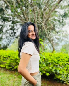 Namitha Pramod Instagram - Simple humble Onam ♥️🫶
Swipe right ☘️