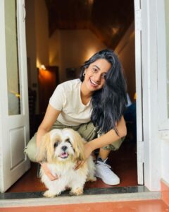 Namitha Pramod Instagram - Simple humble Onam ♥️🫶
Swipe right ☘️