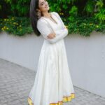 Namitha Pramod Instagram – Kanmani anbodu kaadhalan
Naan ezhuthum kadithamae ♥️

Photography: @sk_abhijith 
Styled by : @rashmimuraleedharan 
Wearing : @kalaakaari