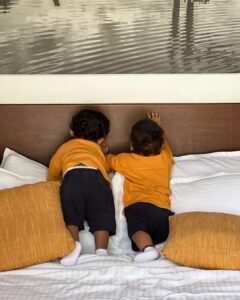 Nayanthara Instagram - My uyir & my ulag ❤️🧿 the greatest blessing we have in this life … is U2 ❤️🧿😇 
#Uyir #Ulag ❤️❤️🧿🧿🧿🧿🧿 
@nayanthara ❤️❤️🧿🧿☺️☺️😇😇😇