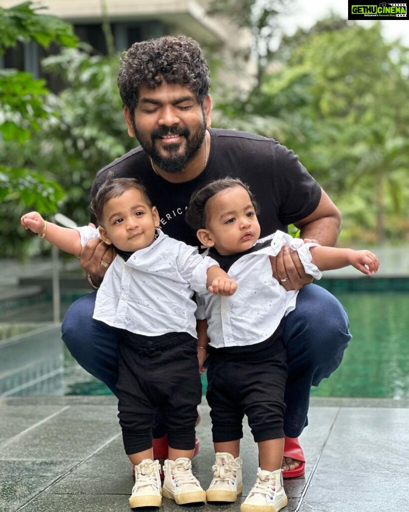 Nayanthara Instagram - En Mugam Konda .. En Uyir ❤️❤️❤️ En Gunam Konda … En Ulag ❤️❤️❤️ (Waited for a long time to post these lines and our pics together my lovely boys ❤️❤️☺️☺️🧿🧿🧿) Happy birthday my dear Sons ❤️❤️🧿🧿 Uyir RudroNeel & Ulag Daiwik ❤️❤️❤️ @nayanthara ❤️❤️🧿😇😇😇😍😍😍 Appa and Amma love U2 beyond what words could explain ! Beyond anything and everything in this life ! Thank You 2 for coming into our lives and making it soo happy ! U have brought in all the positivity and blessings , this 1 full year has been filled with moments to cherish for a lifetime ! Love you 2 ! You are our world & our blessed life ❤️❤️🧿🧿😍😍😇😇😇😇😇😇😇
