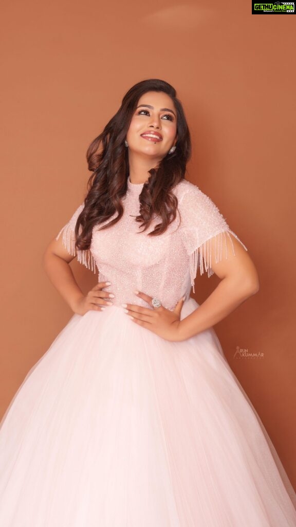 Neha Gowda Instagram - 💗🌸💗 Outfit - @vibbhinna MUA - @nikithaanandmakeup Hairstylist - @hairstylist_rekhaa PC - @arunkummar_portraits Accessories - @beadedtreasuresjewelry VC - @i_am_rekha14 #instagram #pink #gown #photoshoot #reels
