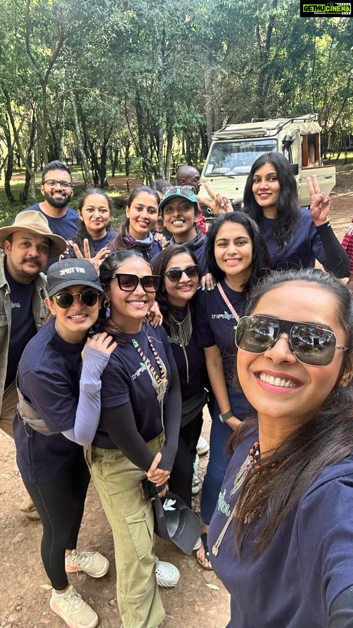 Neha Gowda Instagram - Sundowner party in masai Mara, sunset, acacia tree, bonfire and us #sundowner #masaimara #masaimaranationalpark #sunset #acacia #kenya #nairobi #eastafrica Masai Mara, Kenya