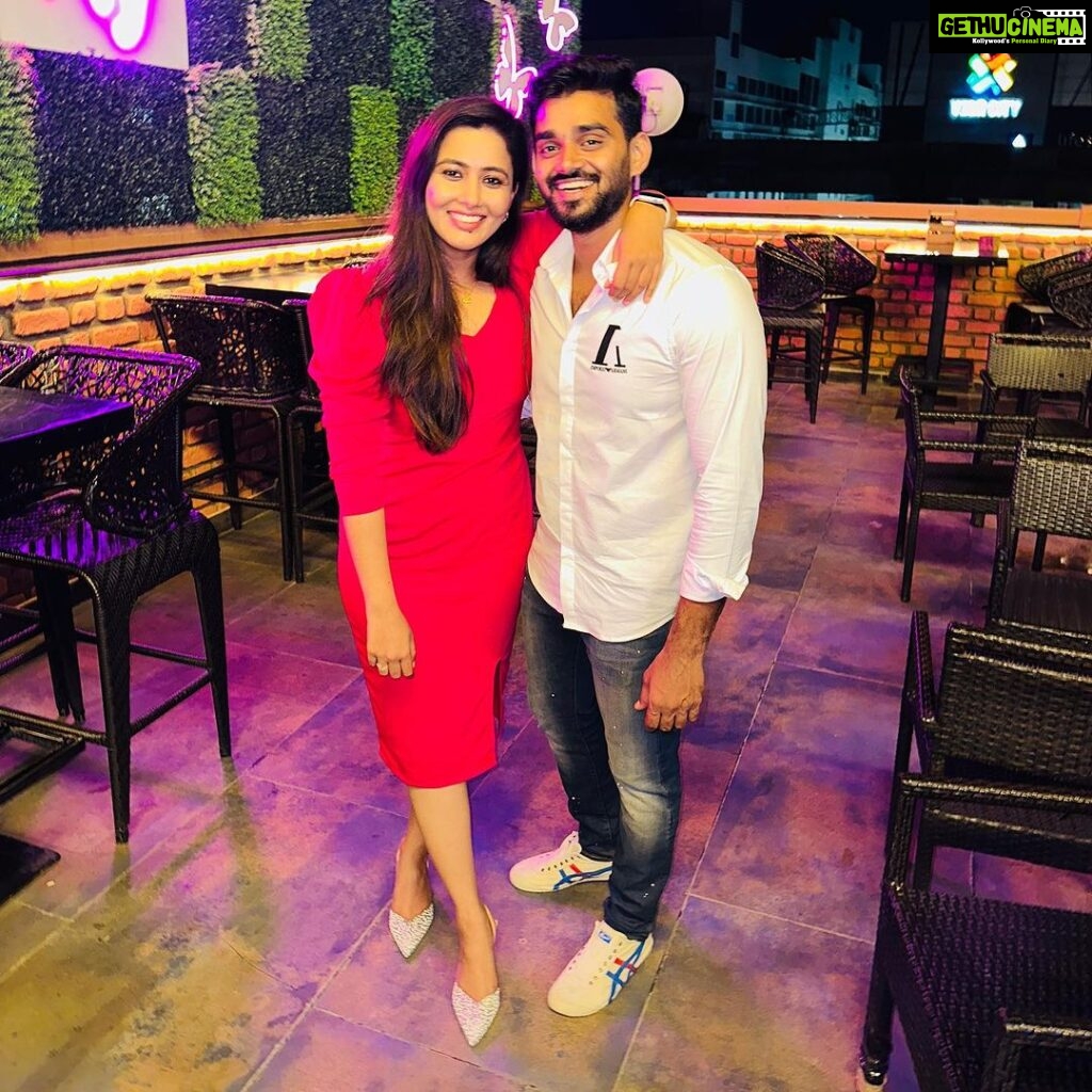 Neha Gowda Instagram - About last night !!! #prebirthdaybash #32 #love #and #only #love #blessed Butterfly Brew